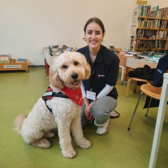 Vorlesestunde mit Lesehund